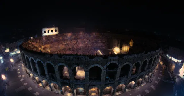 L’Arena illuminata al tramonto