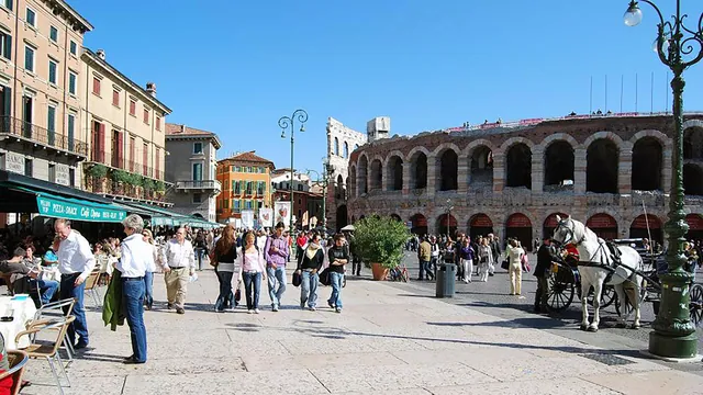 Piazza Brà, il salotto della città